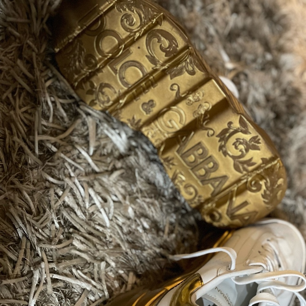 Daymaster sneakers with contrasting mirrored gold bottom.